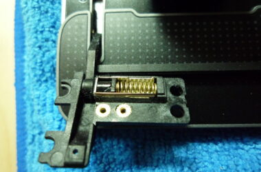 HTC G2 gets a hinge teardown and repair, onlookers squirm 4