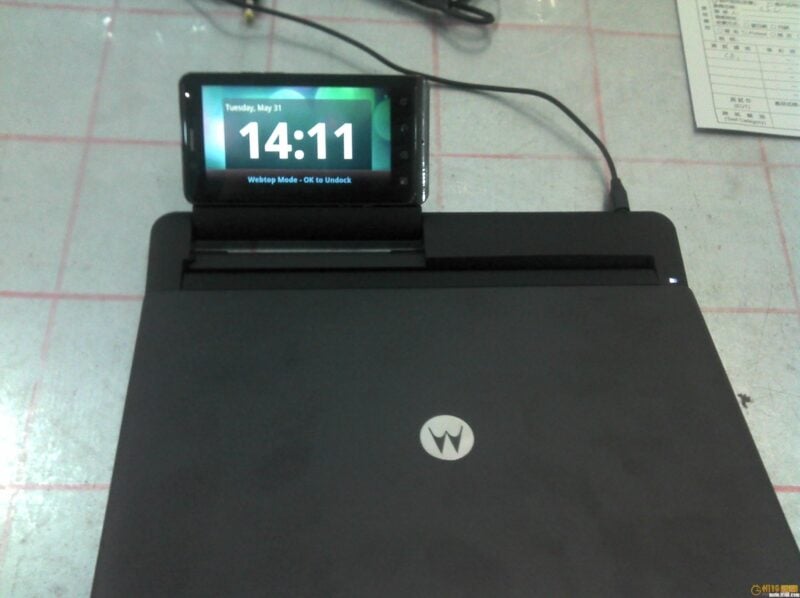 Leaked pictures of new Motorola Droid Bionic surface 4