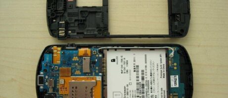 Sony Ericsson Xperia Pro goes through FCC approval, launch imminent 6