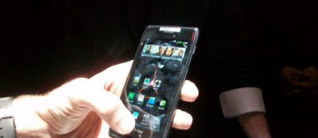 Motorola And Verizon Unveil the DROID RAZR, Comes In At 7.1mm Thin With LTE (Hands-On Video) 6