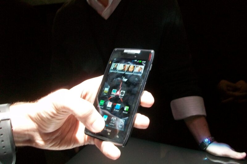 Motorola And Verizon Unveil the DROID RAZR, Comes In At 7.1mm Thin With LTE (Hands-On Video) 4