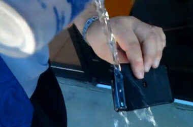 [Video] Motorola DROID RAZR Submitted to Real Life "Splash Test" 12