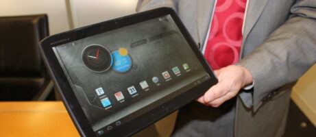 Motorola Droid 4 and XYBoard Pause for a New Photo Op 8