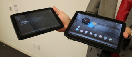 Motorola Droid 4 and XYBoard Pause for a New Photo Op 7