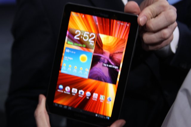 Verizon LTE Samsung Galaxy Tab 7.7 Plus Hands-On At CES 2012 [Video] 4