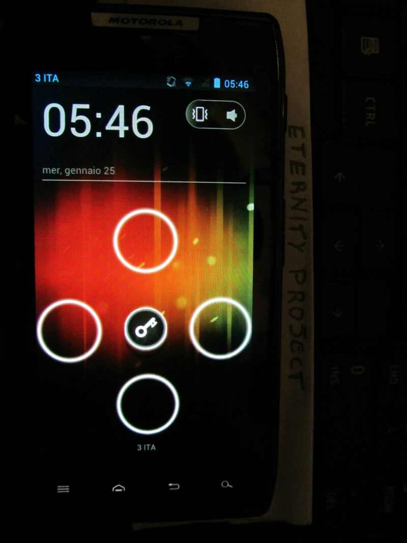 Ice Cream Sandwich for the GSM Motorola RAZR leaks 4