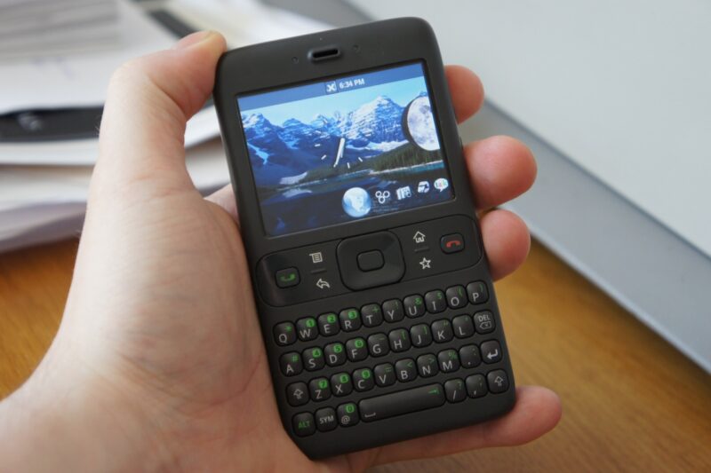 How did Android look in 2007? See it running on the Google Sooner! 3