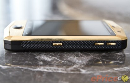 Is the Aston Martin smartphone suitable for 007's legacy? 4