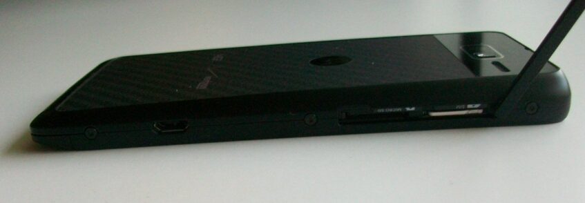 Motorola DROID RAZR M review: small but large and cheap but powerful ...