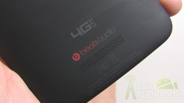 HTC_DROID_DNA_TA_Back_Close_Up_Of_Beats_Logo_01