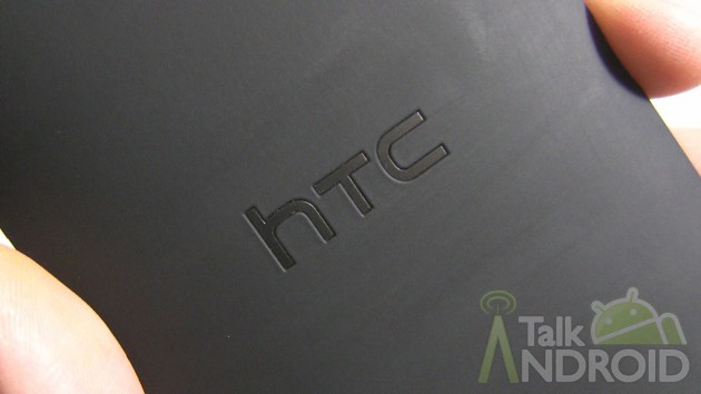 HTC_DROID_DNA_TA_Back_Close_Up_Of_Logo_02_01