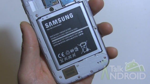 Samsung_Galaxy_S_4_Back_Opened_battery_TA