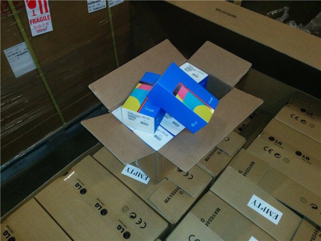 Nexus_5_Red_Leaked_Retail_Packaging_03