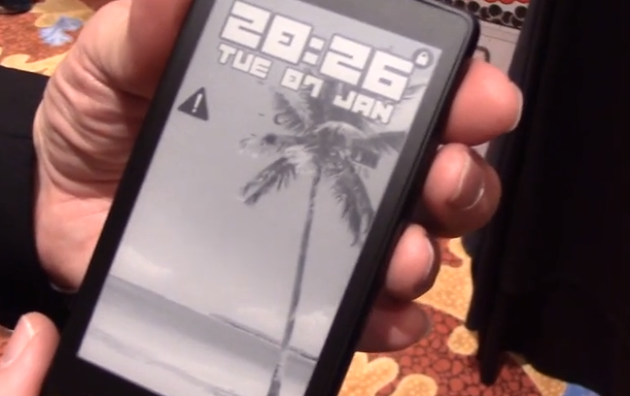 yotaphone_eink_display_hands_on