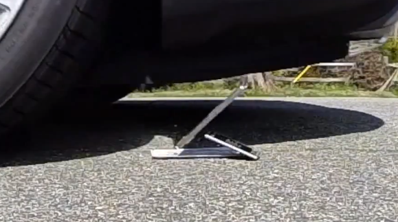 samsung_galaxy_s_5_tesla_runover