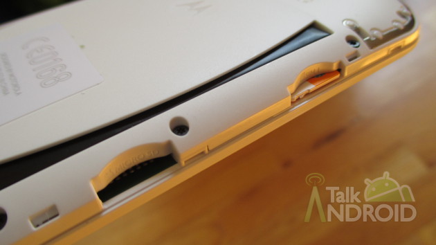Motorola_Moto_E_Back_Back_Cover_Off_SIM_Slot_microSD_Slot_TA