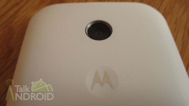 Motorola_Moto_E_Back_Camera_Motorola_Logo_02_TA
