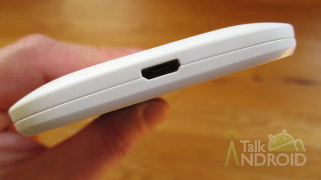 Motorola_Moto_E_Bottom_TA
