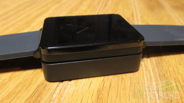 LG_G_Watch_In_Charging_Baset_TA