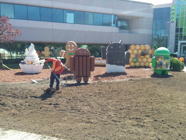 Googleplex_Working_Near_Statues