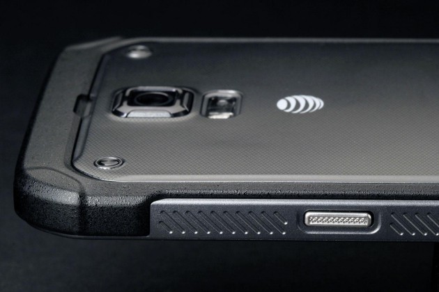 Samsung-Galaxy-S5-Active-top-back-left
