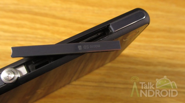 Sony_Xperia_Z3v_Right_Side_MicroSD_Port_Cover_Opened_TA