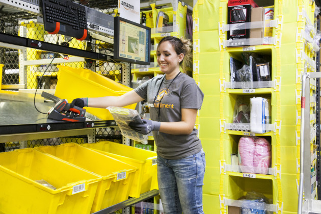 amazon_employee_picking_fulfillment