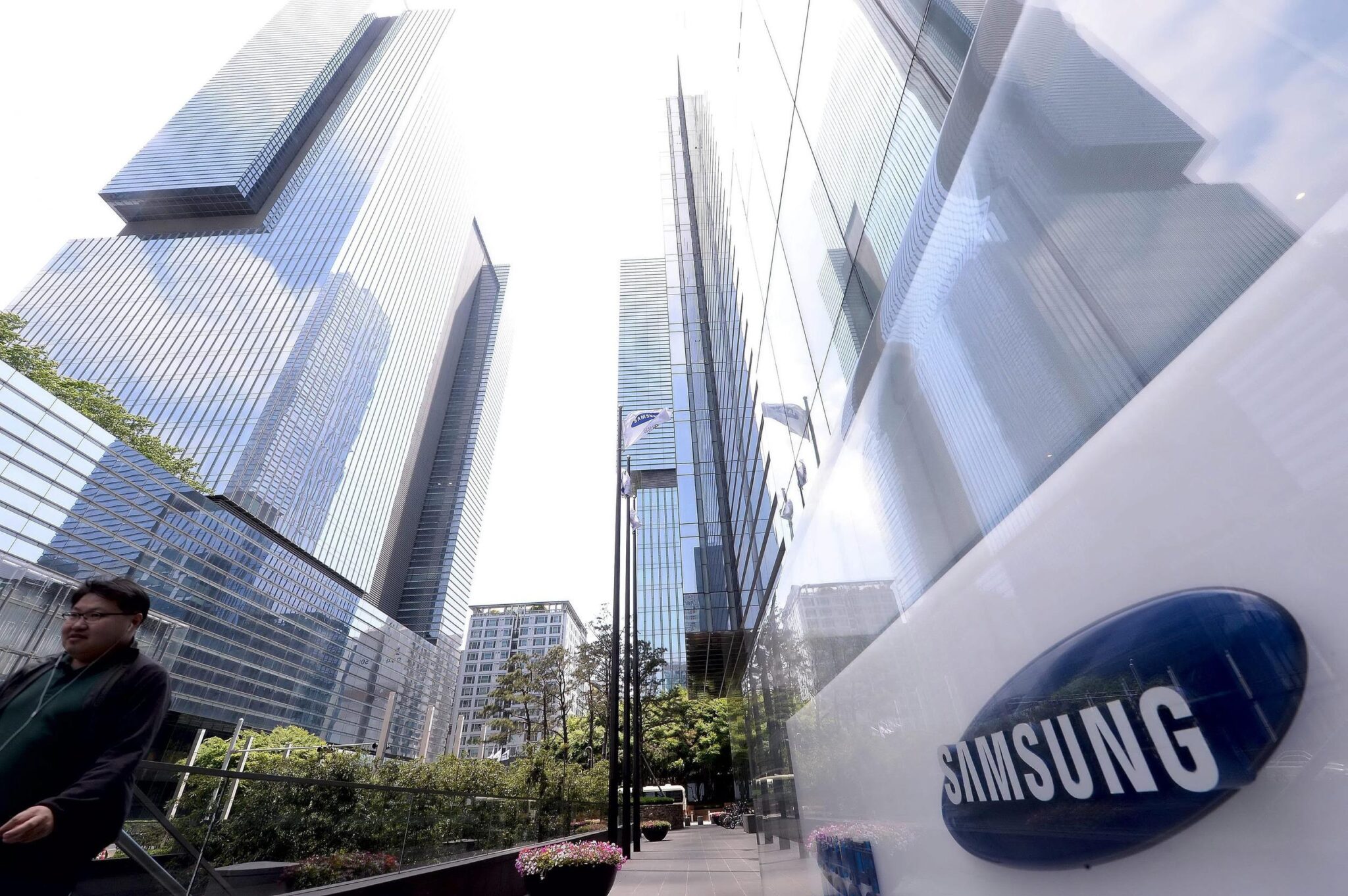 Would You Buy A Tri-Fold Samsung Galaxy Device? 5