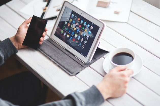 tablet_office_worker