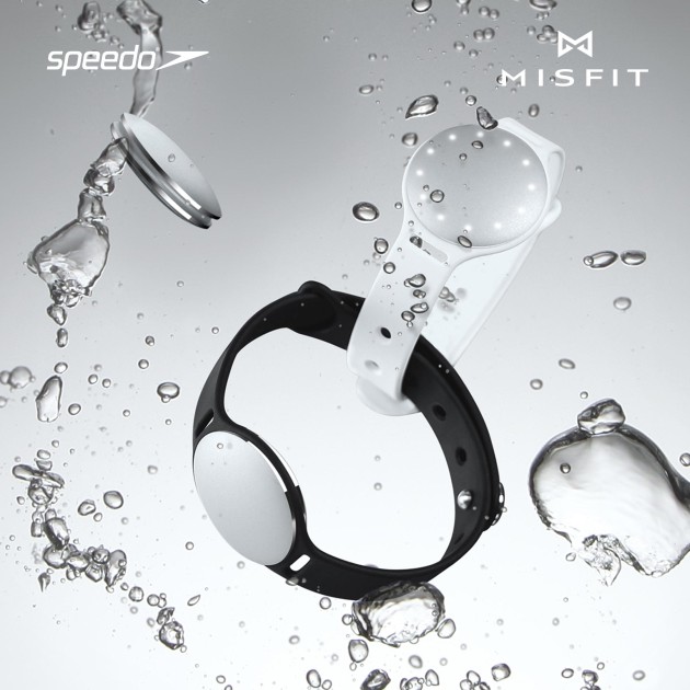 misfit_speedo_shine_water_flowing