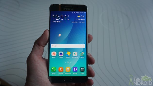 samsung_unpacked_2015_galaxy_note_5_front_in_hand_TA