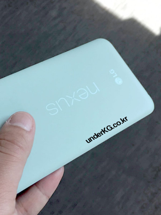 google_nexus_5x_lg_back_mint