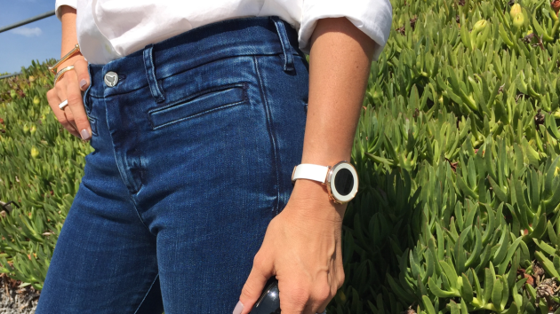 pebble_time_round_woman_farm