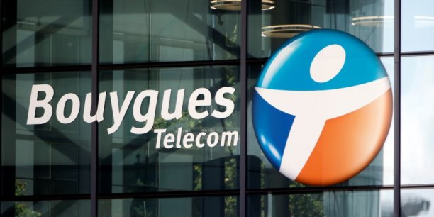 bouygues_telecom_logo_glass_wall