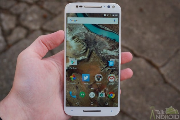 motorola_moto_xpure_edition_in-hand_TA