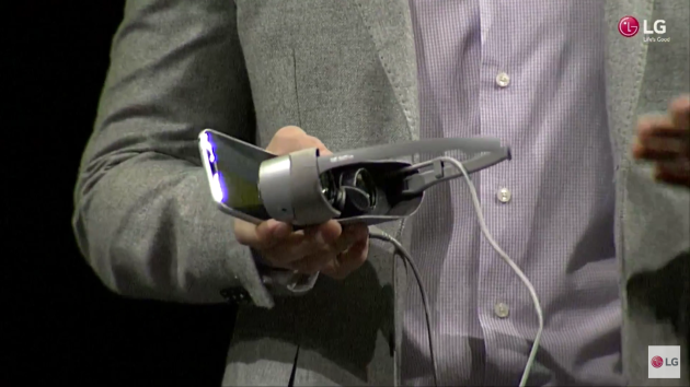 lg_360_vr_announcement_in-hand