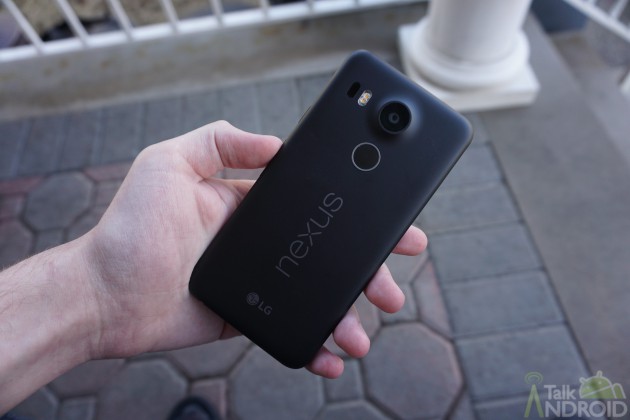 nexus_5x_back_hand_TA
