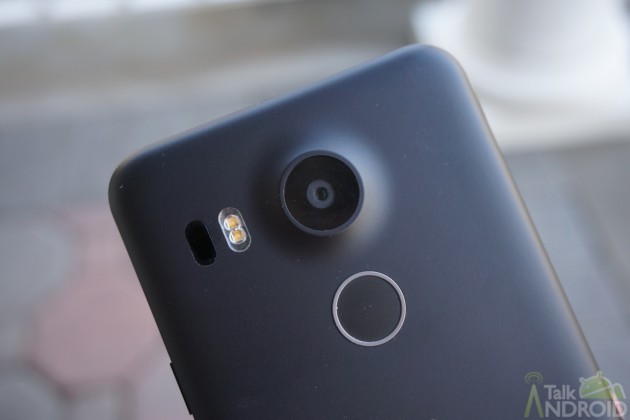 nexus_5x_back_top_camera_closeup_TA