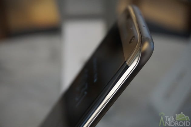 samsung_galaxy_S7_edge_side_tight_TA