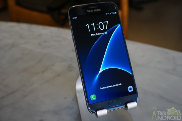 samsung_galaxy_s7_black_on_stand_TA