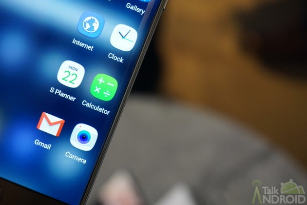 samsung_galaxy_s7_edge_gold_apps_edge_closeup_TA