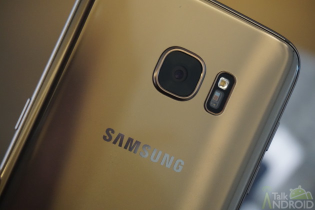 samsung_galaxy_s7_edge_gold_back_logo_camera_closeup_TA