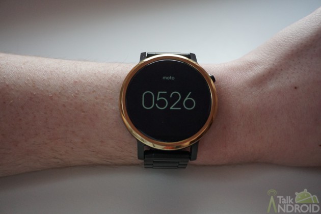 motorola_moto_360_2015_ambient_display_TA