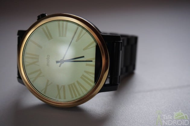 motorola_moto_360_2015_display_fancy_clock_top_TA