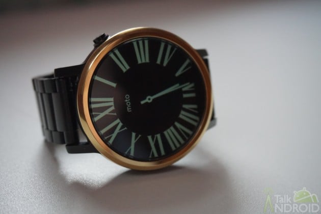 motorola_moto_360_2015_fancy_clock_top_ambient_display_TA