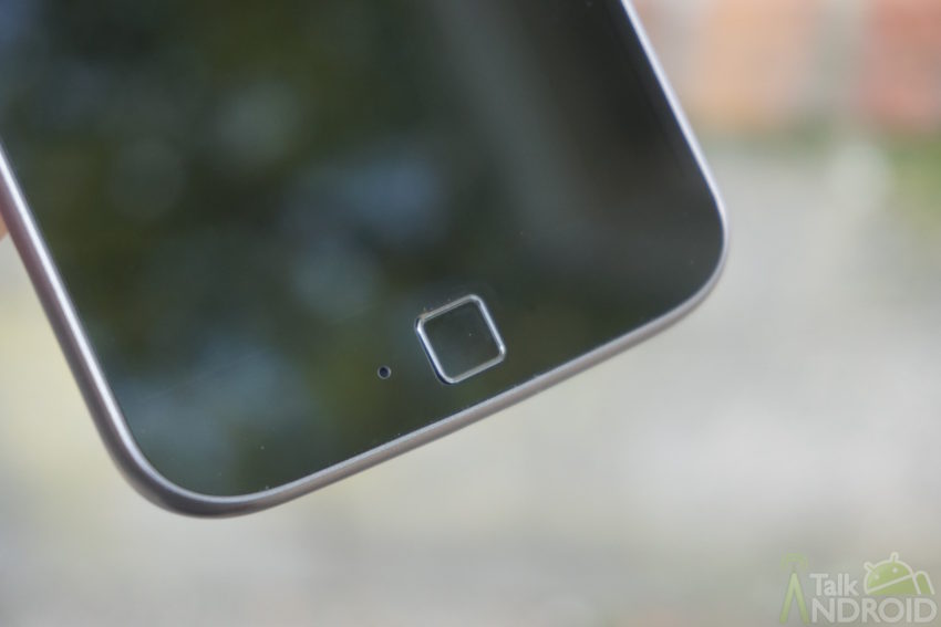 moto_g4_plus_fingerprint_scanner_closeup_TA