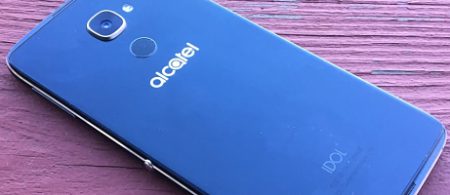 Alcatel's Gallery app was (un)intentionally hijacked on the Play Store 4