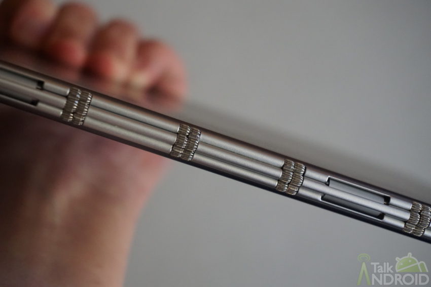 lenovo_yoga_book_hinge_closeup_ta