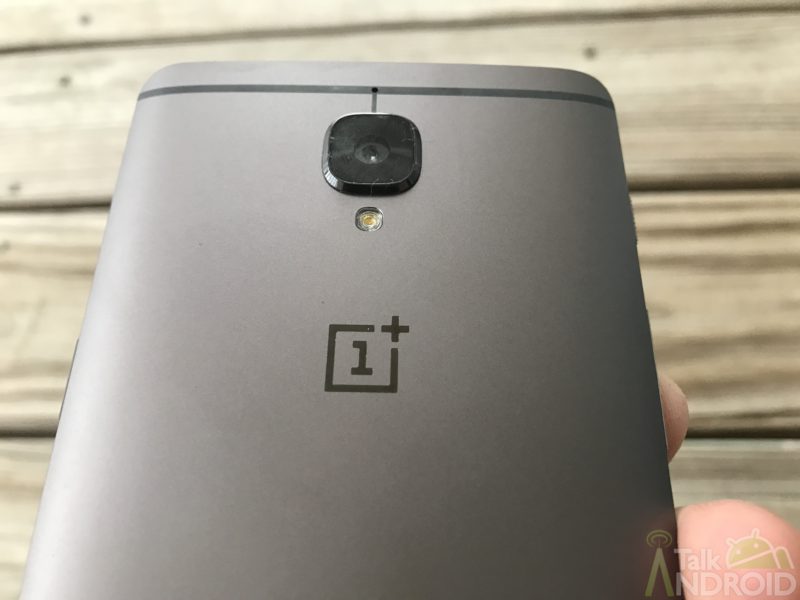 oneplus_3t_logo_closeup_ta