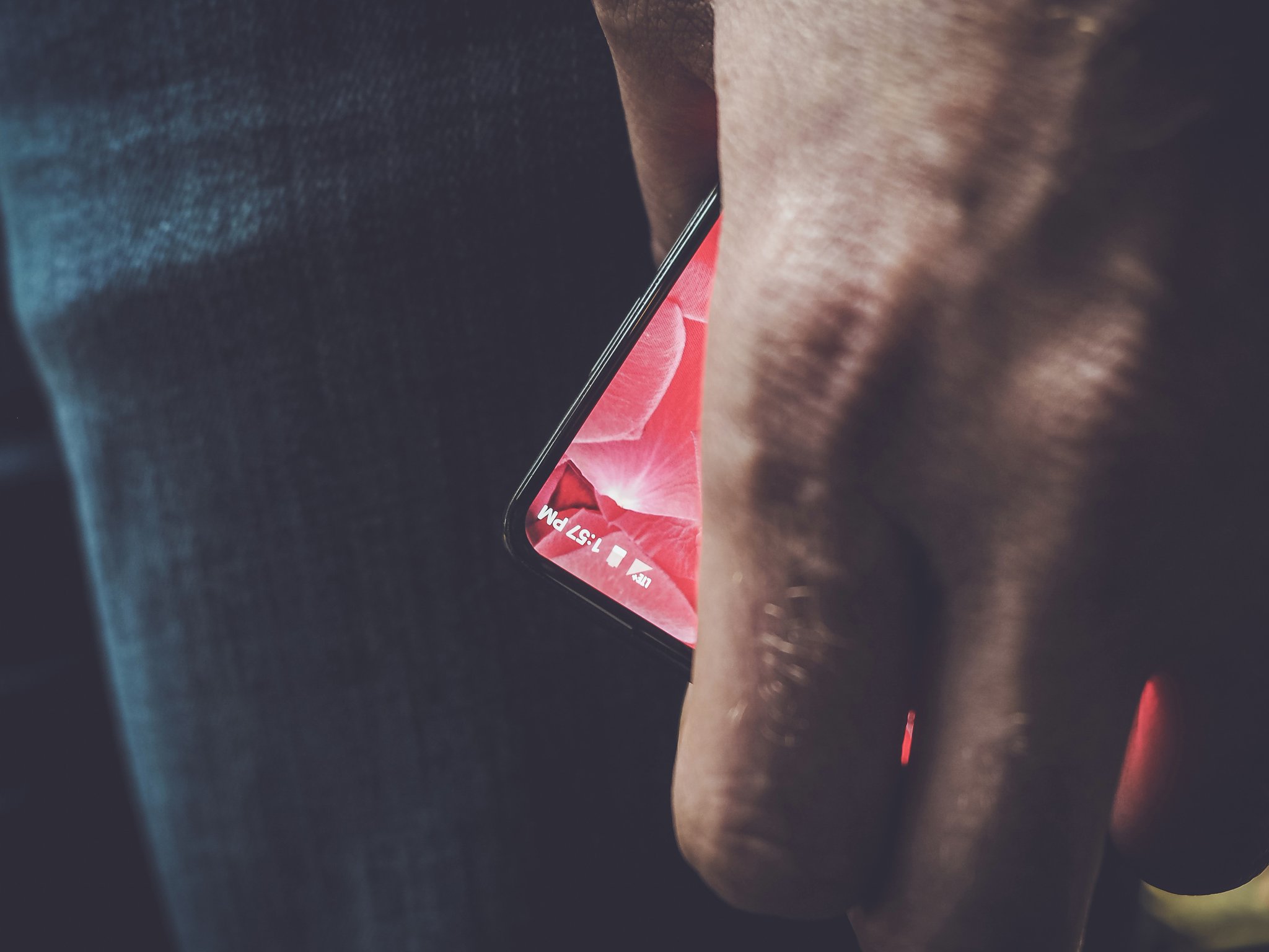Andy Rubin teases first phone from Essential, shows bezel-free display 5